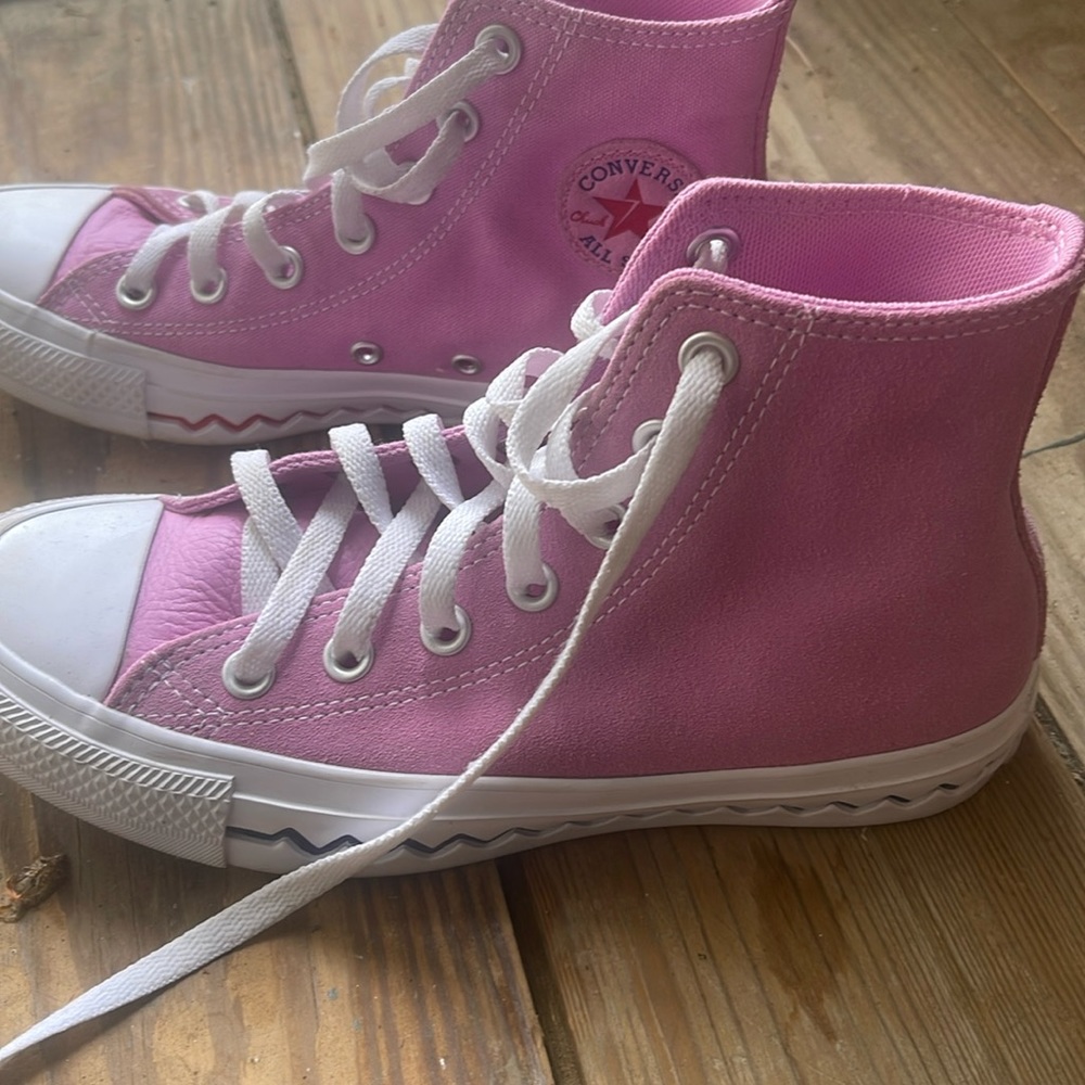 Like new pink Converse